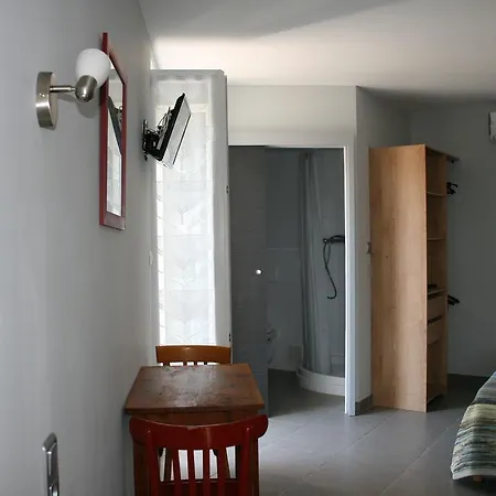 Du Bon Vivant Hotel 2*